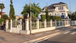 Exterior - Alla Passeggiata (Isola Rizza)