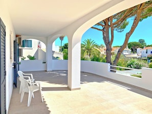 Terrace/patio - Old Village Area, Your Perfect Vilamoura Getaway, Private Pool, AC & Wifi (Loulé)