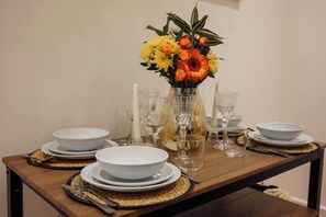 Dining - Cosy 3-Bed Home Near Etihad & Co-Op Live Arena (Manchester)