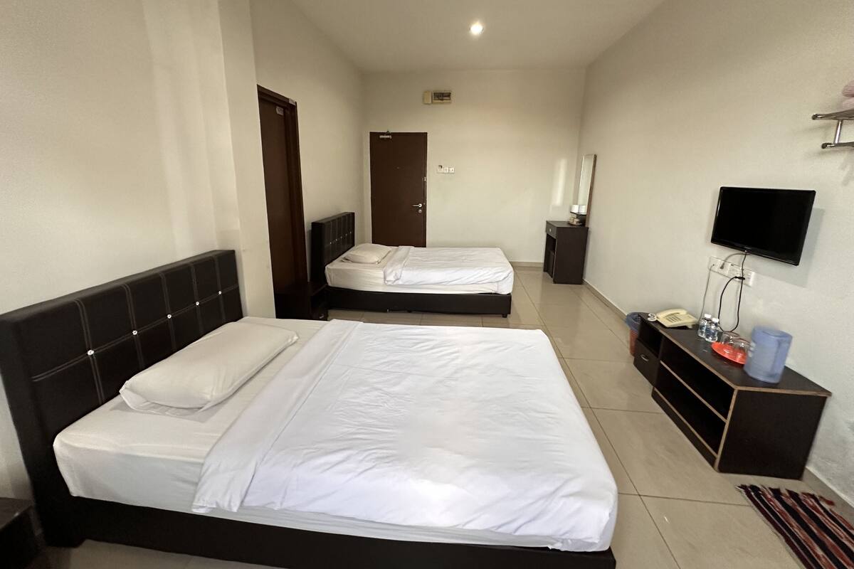 Economy Studio Suite | 1 bedroom, free WiFi, bed sheets