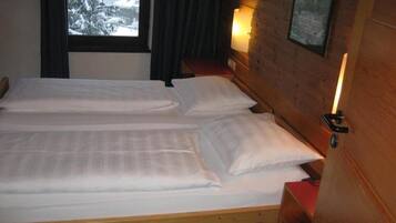 10 Schlafzimmer, Bügeleisen/Bügelbrett, WLAN, Bettwäsche
