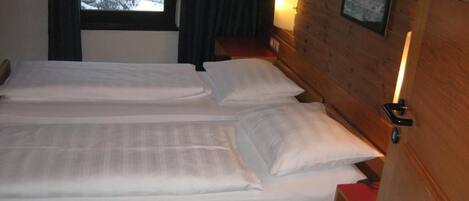 10 bedrooms, iron/ironing board, WiFi, bed sheets