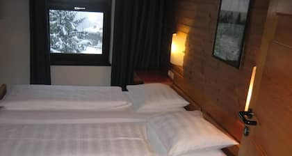 Amazing house/B&B with all amenities in a private area near the forest in Igls