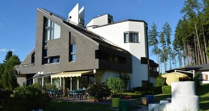 Amazing house/B&B with all amenities in a private area near the forest in Igls