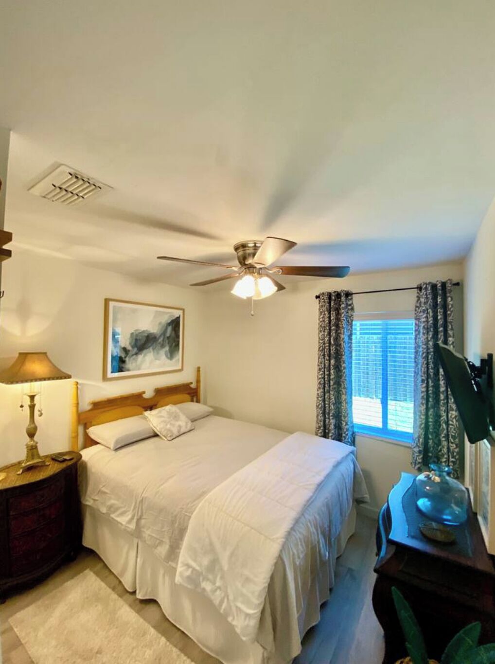 2 slaapkamers, een strijkplank/strijkijzer, gratis wifi, beddengoed