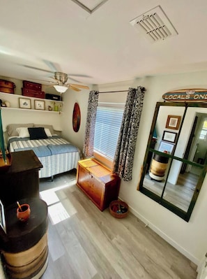 2 bedrooms, iron/ironing board, free WiFi, bed sheets
