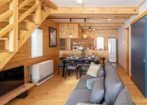 Living area - Creekside Chalets Hakuba (Hakuba)