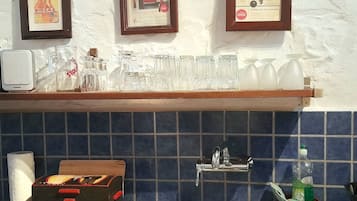 Geladeira, fogão, cooktop, cafeteira/chaleira