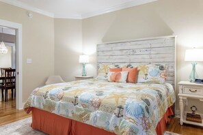 3 bedrooms, iron/ironing board, WiFi, bed sheets - Book Today for a Great GetAway! Pet Friendly~3 Bedrooms~ Near Beach (Gulf Shores)