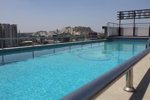 Hồ bơi ngoài trời