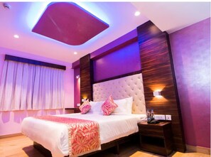 Premium-dobbeltværelse - byudsigt | Gratis Wi-Fi, sengetøj