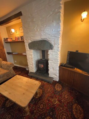 Smart-tv och eldstad