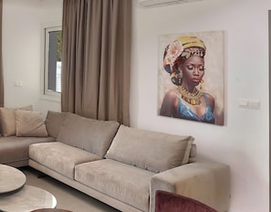 42-inch Smart TV with cable channels - Sun & Moon Luxury 4-bedroom Villa (Ayia Napa)