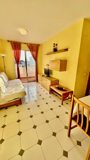 Appartamento, 2 camere da letto, terrazzo, vista città | Area soggiorno