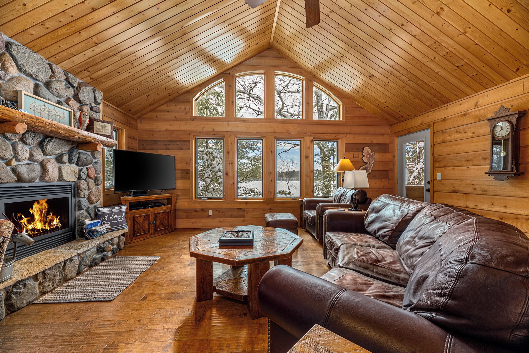 Smart TV, fireplace, DVD player