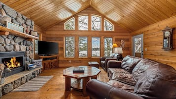 Smart TV, fireplace, DVD player