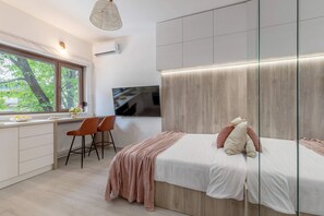 Studio - Modern & Bright Studios on Amzei Square (Bucharest)