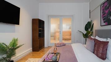 Apartment | 3 bedrooms, desk