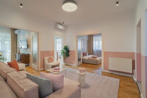 Apartment | 3 bedrooms, desk