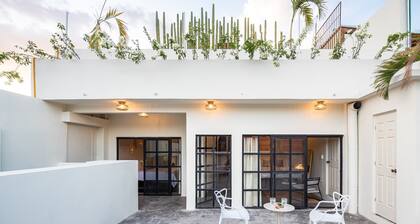 Casa Lumos - Minimalist Comfort Suites in Centro Historico