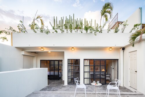 Casa Lumos - Minimalist Comfort Suites in Centro Historico