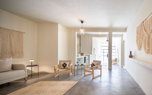 Casa Lumos - Minimalist Comfort Suites in Centro Historico