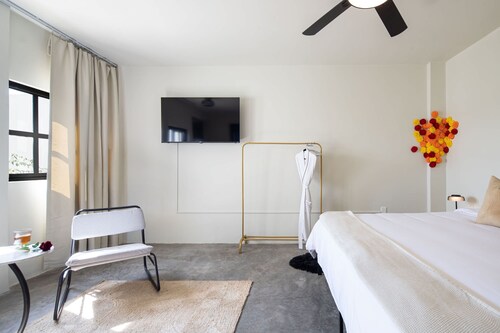 Casa Lumos - Minimalist Comfort Suites in Centro Historico