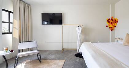 Casa Lumos - Minimalist Comfort Suites in Centro Historico