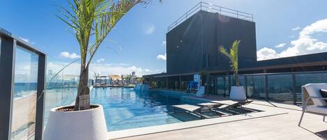 Basic Quadruple Room | Pool