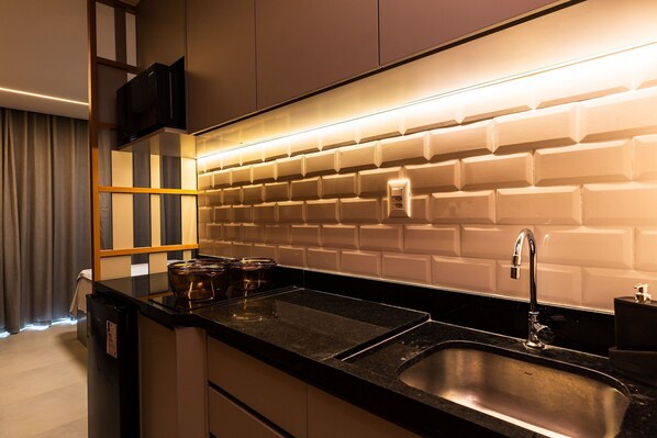 Exclusive Triple Room | Private kitchen - Art Studio Housi Salvador by Carpediem (Salvador)