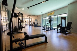 A gym with various exercise equipment, a bench, and a sign that reads "SPORT". - Art Studio Housi Salvador by Carpediem (Salvador)