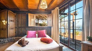 Rumah | 1 kamar tidur dan dilengkapi dengan perabotan berbeda-beda