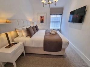 2 chambres, fer et planche à repasser, Wi-Fi, draps fournis