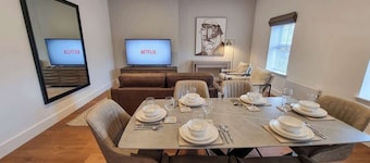 Central Altrincham Luxury Flat | King Beds
