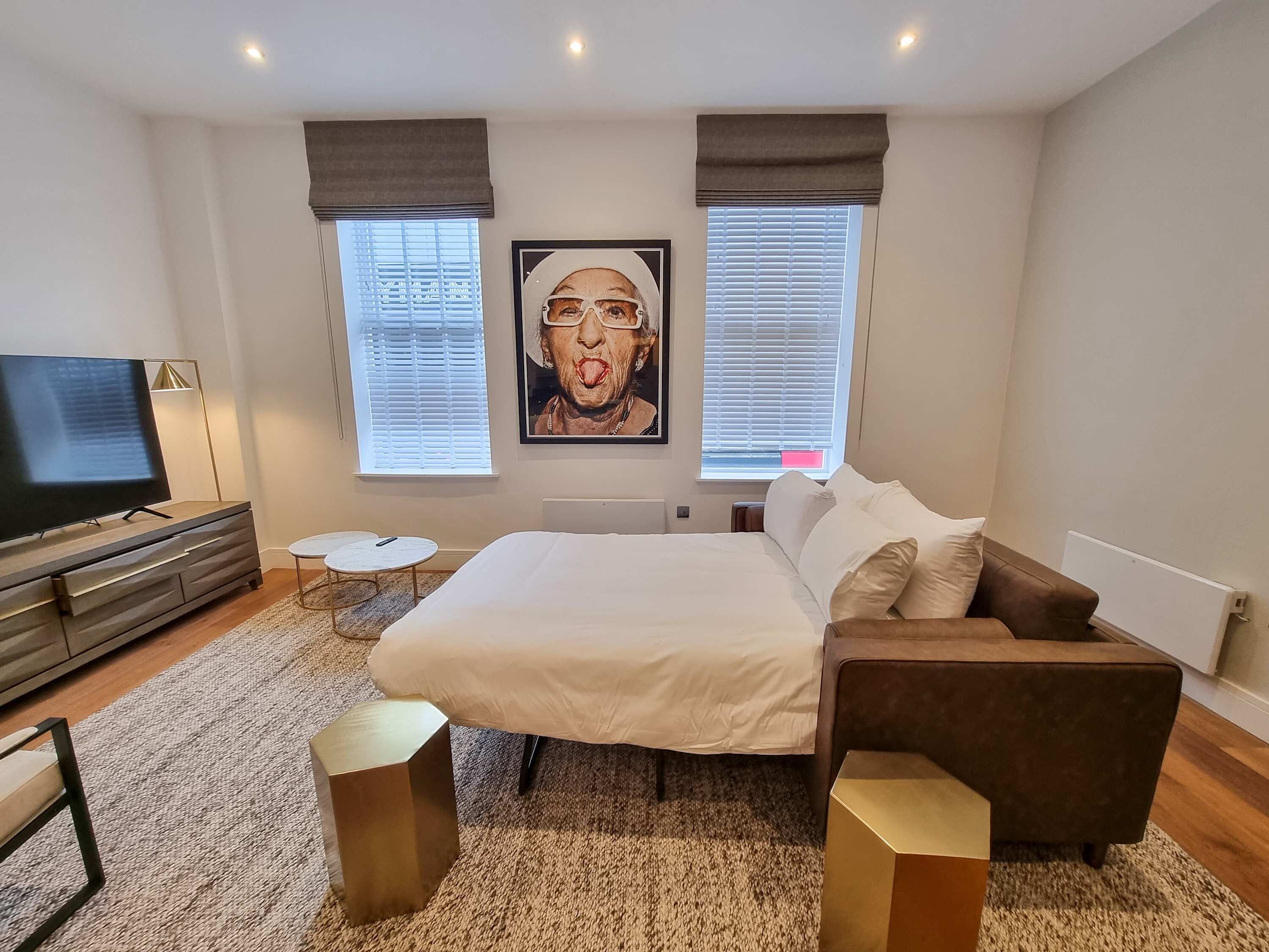 2 Schlafzimmer, Schreibtisch, Bügeleisen/Bügelbrett, Reisekinderbett