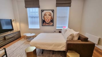 2 Schlafzimmer, Schreibtisch, Bügeleisen/Bügelbrett, Reisekinderbett