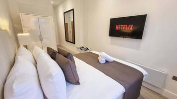 2 camere, una scrivania, ferro/asse da stiro, culla da viaggio