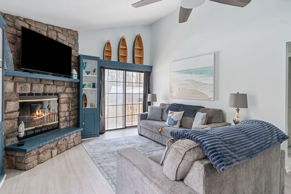 تلفزيون ذكي، مدفأة، مكتب