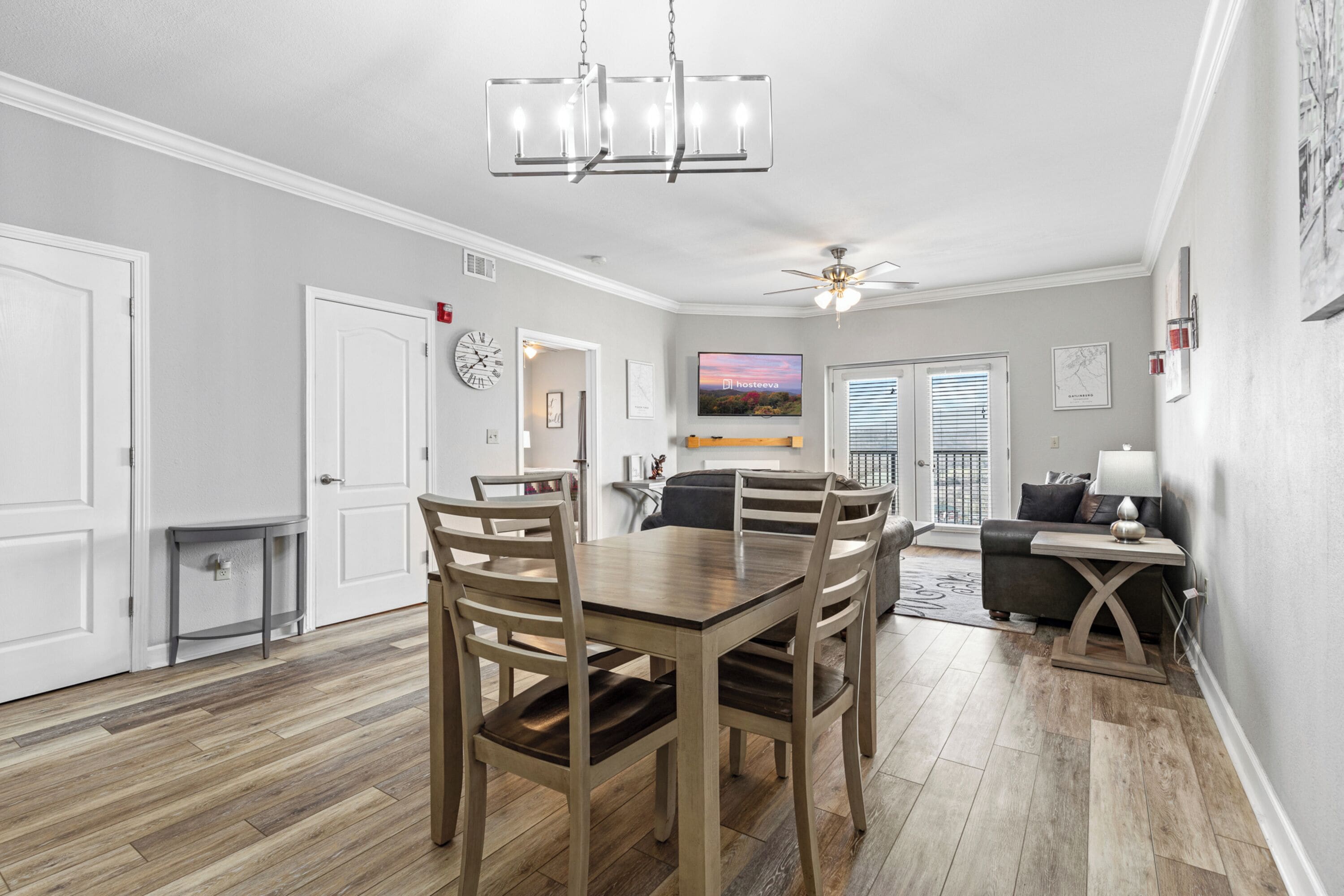 豪華公寓客房, 1 間臥室, 山景 | 房內用餐