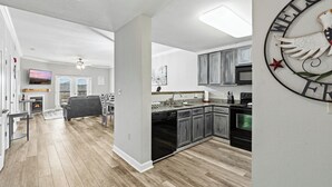 Condo Deluxe, 1 phòng ngủ, quang cảnh núi | Bếp riêng | Dụng cụ pha cà phê/trà, tủ lạnh, lò vi sóng, lò nướng 