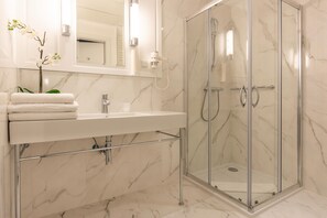 Apartment | Bathroom