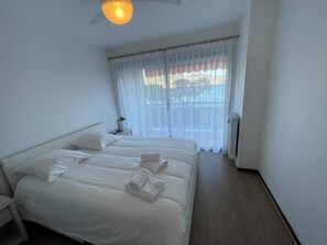 1 quarto, Wi-Fi de cortesia, roupa de cama
