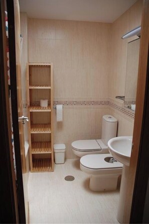 Hårtørrer, håndklæder, Sæbe, Toiletpapir