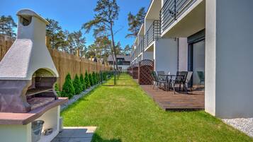 Rumah | Tempat makan outdoor