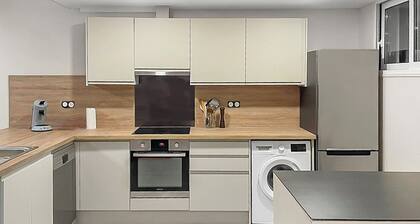 Evasion d'Affaire, très Chic! Near Paris, Parking