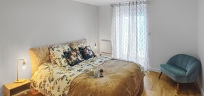 2 chambres, fer et planche à repasser, Wi-Fi, draps fournis