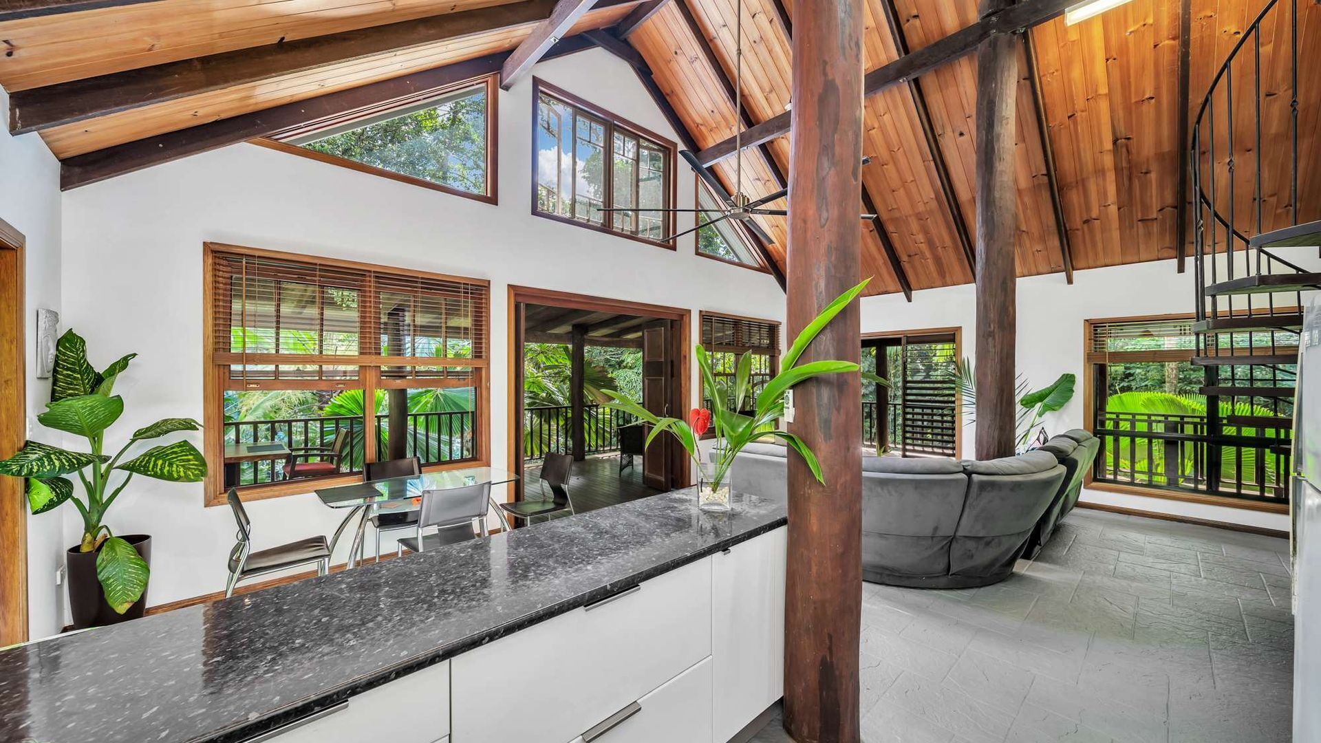Fern House Your Serene Rainforest Retreat - 미시온 비치