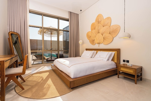 Luksushuvila, patio, näköala uima-altaalle | 1 makuuhuone, äänieristys, silitysrauta/-lauta, lisävuoteet