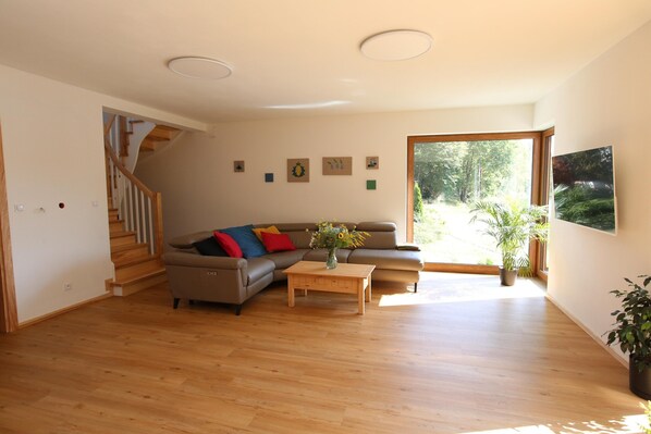 House | Living room | Fireplace - Holiday Home in Dabie, Directly at the Lake (Bytow)