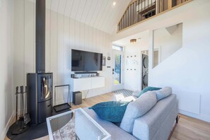 TV, fireplace, stereo